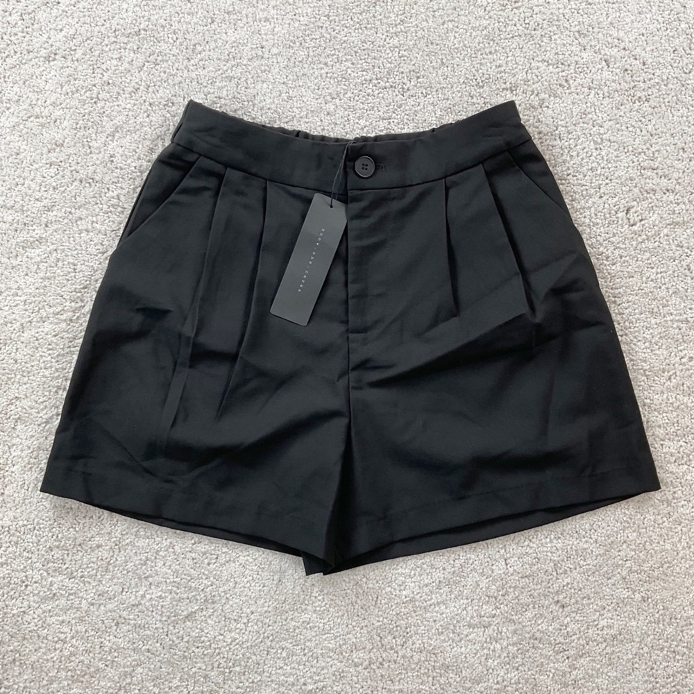 Know One Cares Black Pleated High Waisted Shorts GSP1314 Womens Small NEW